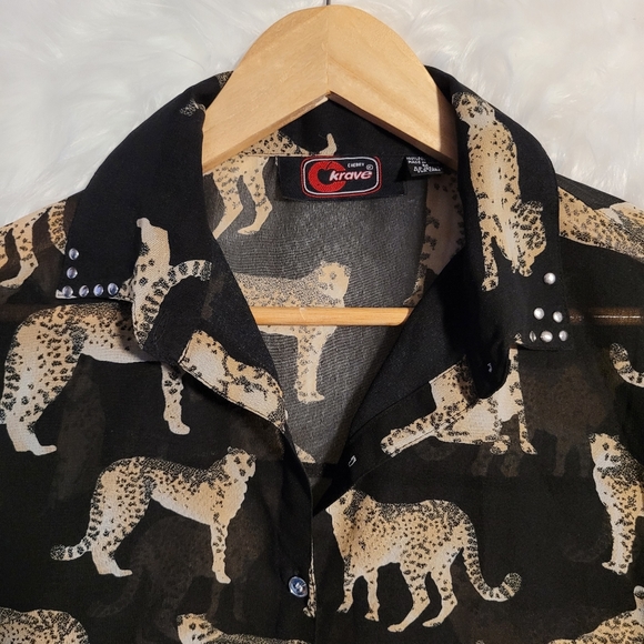 90s style cheetah button up - Picture 2 of 3